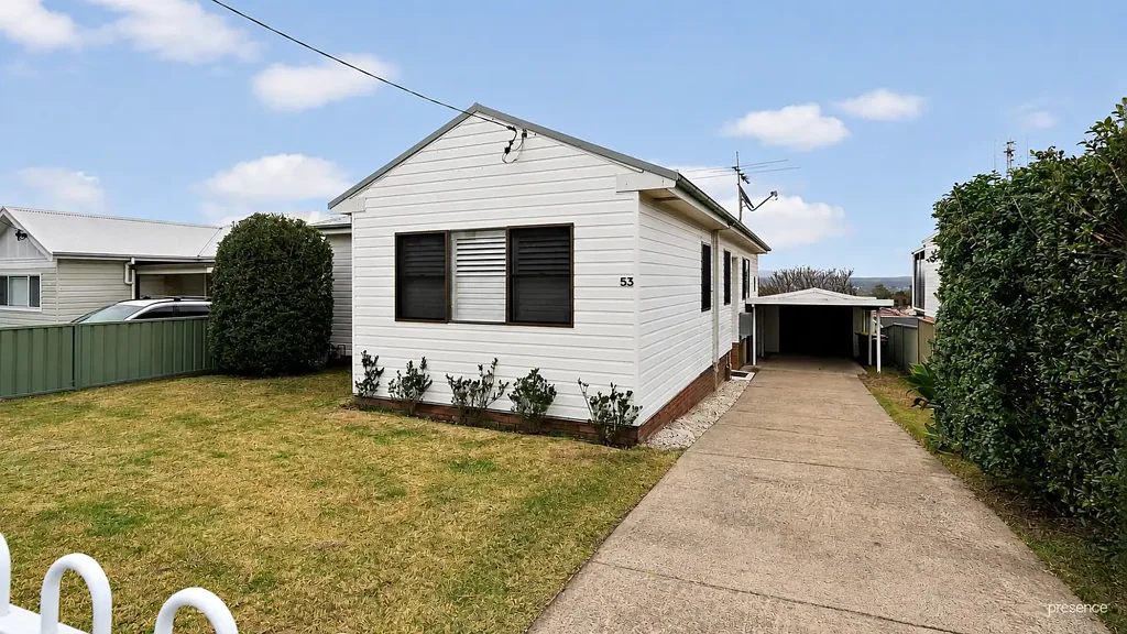 HIGH-SIDE NORTH LAMBTON FAMILY HOME WITH DUCTED AIR-CONDITIONING, SUNROOM & LARGE SHED
