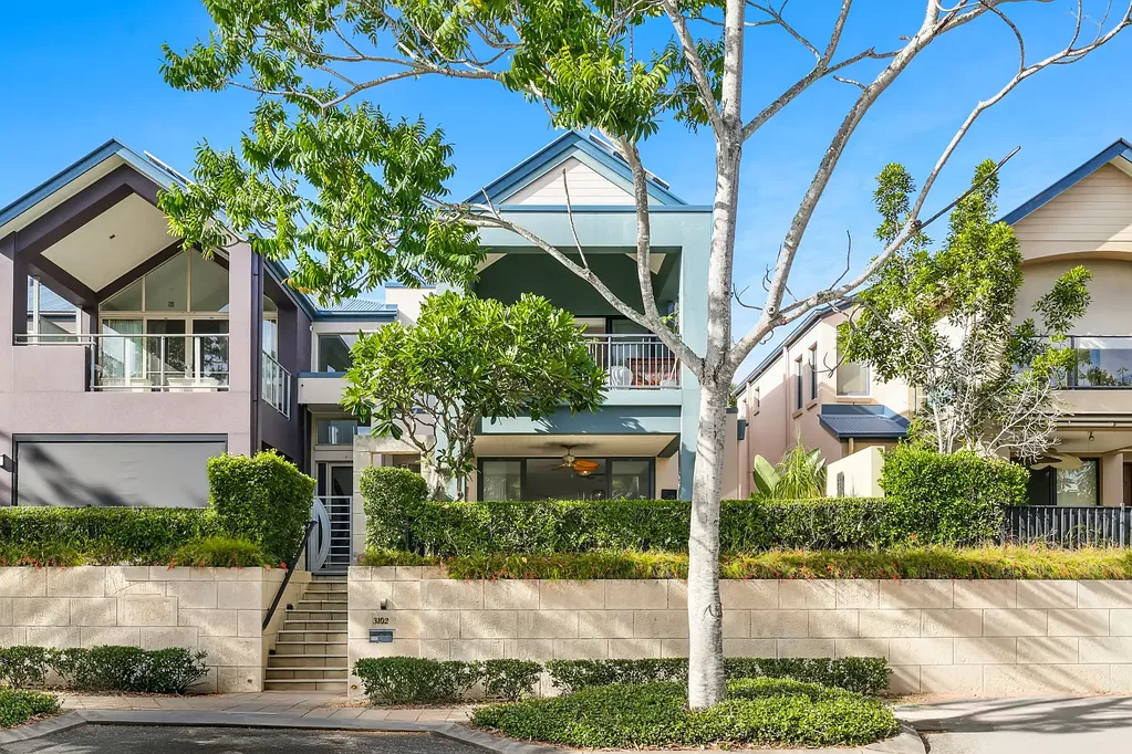 3102 The Boulevarde, Carrara, QLD 4211