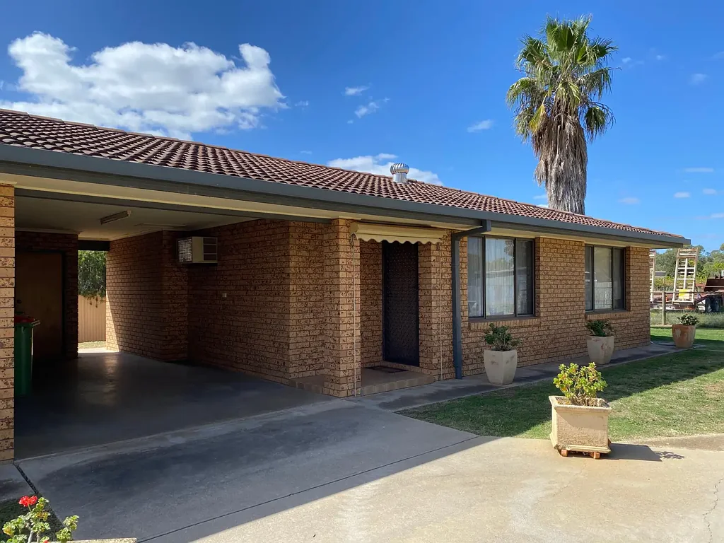 Charming Brick Unit in Prime Corowa Location