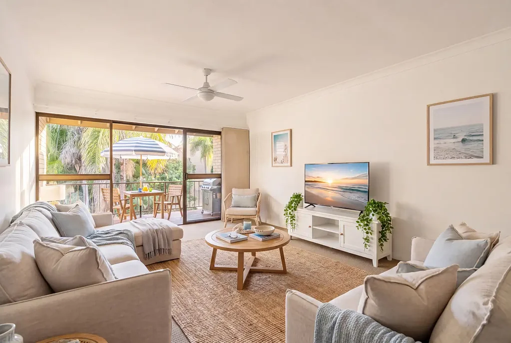 Burleigh Waters 2غرفة نوم Top Floor. Prime Position. One Opportunity