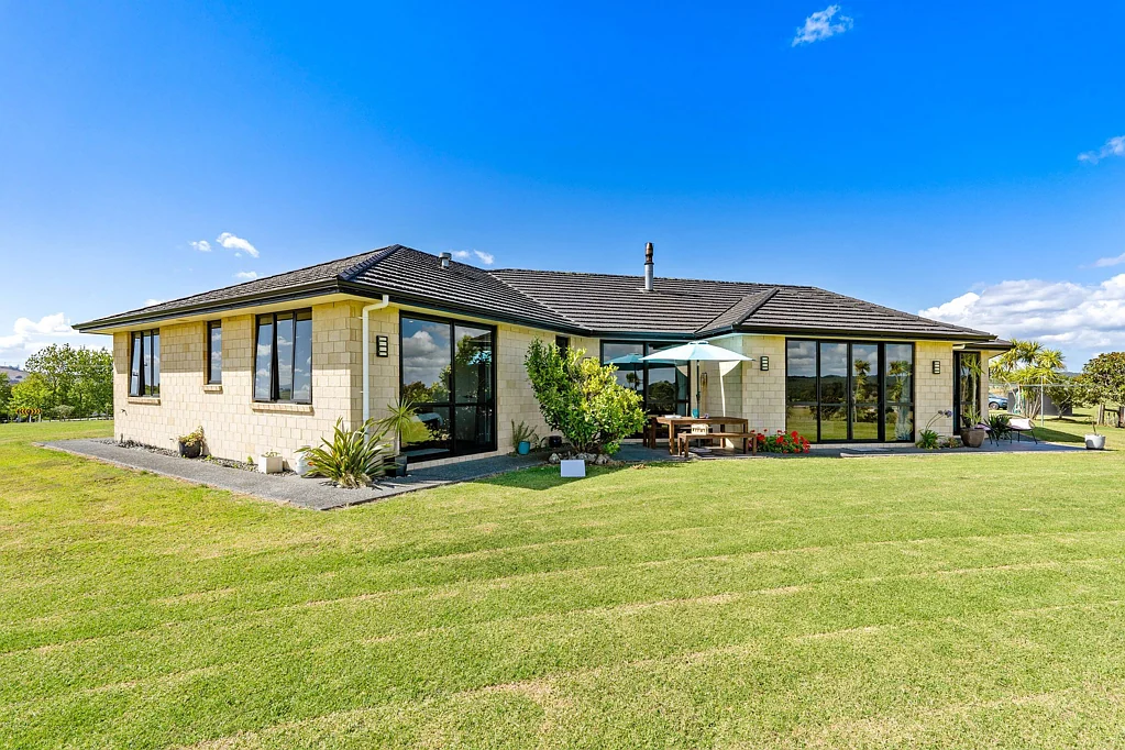 Kamo Luxury living with panoramic views
