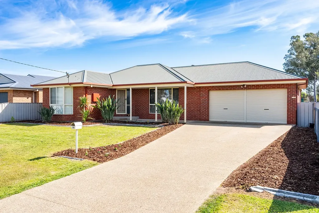 19 Fourth Street, Henty, NSW 2658