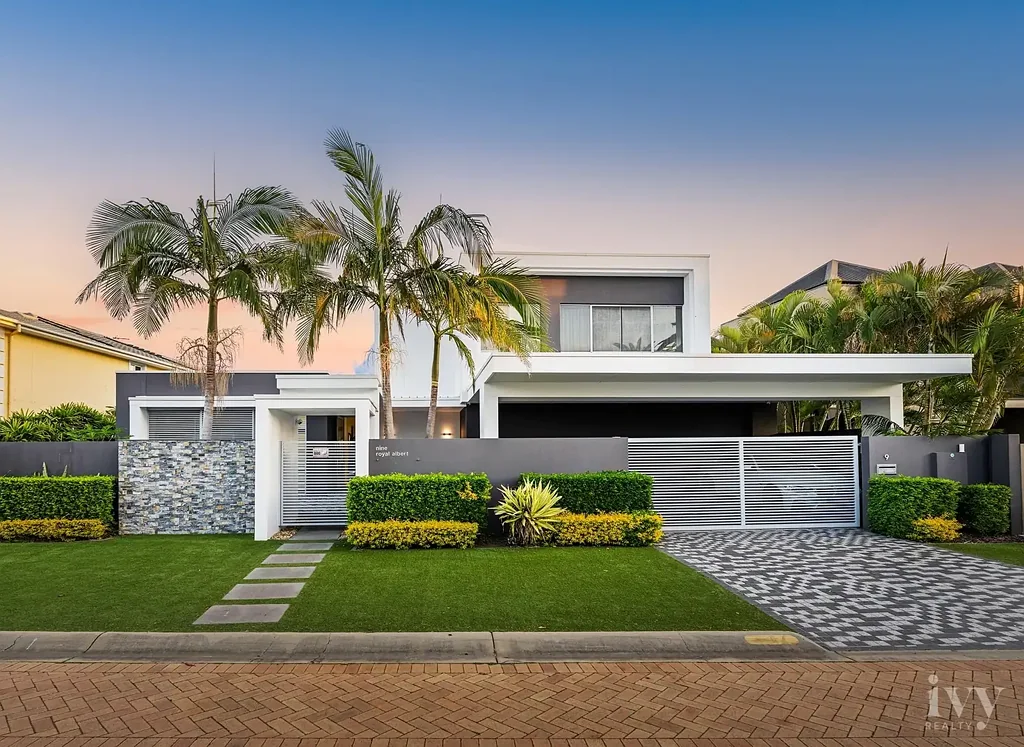 9 Royal Albert Crescent, Paradise Point, QLD 4216