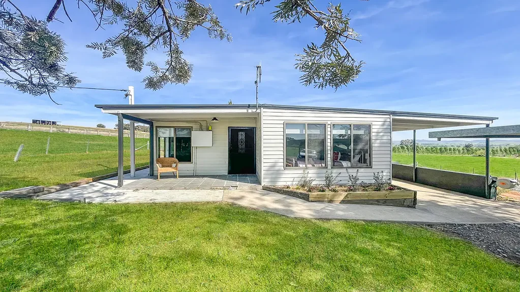 Newly Renovated, Fully Furnished & Surrounded by Amazing Landscapes