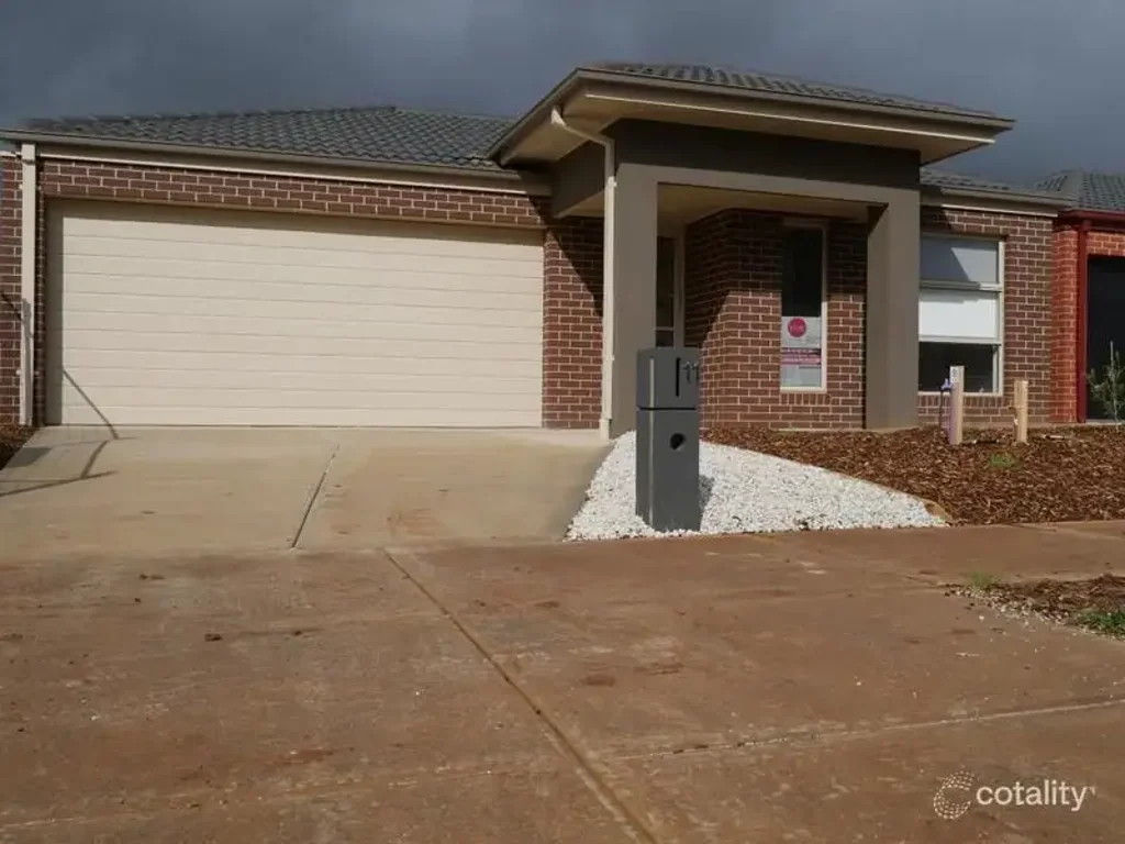 11 Robinson Drive, Weir Views, VIC 3338