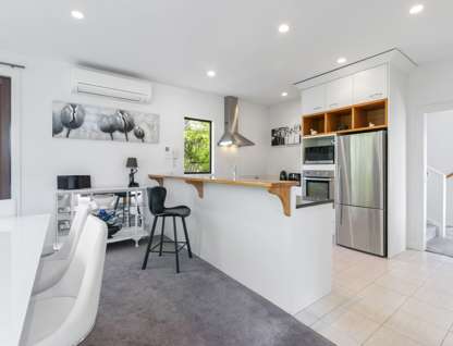 2/2 The Esplanade, Castor Bay, North Shore City, Auckland, 4部屋, 3バスルーム, House