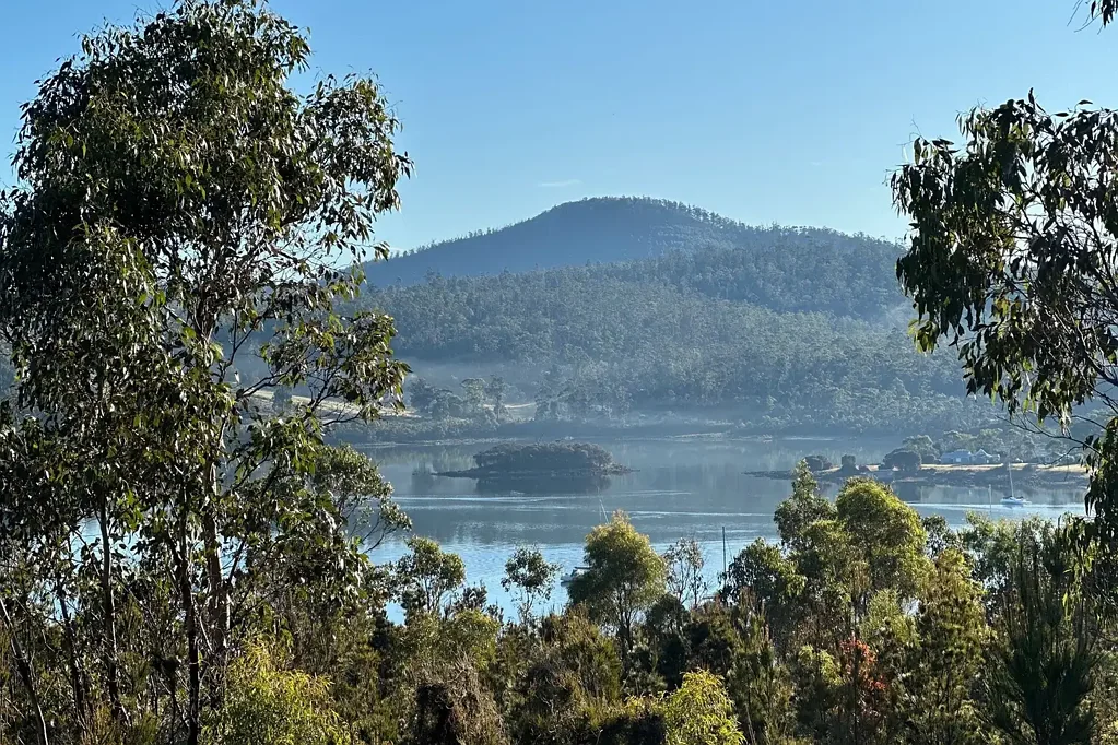 Murdunna North facing 1ha dream allotment with waterviews