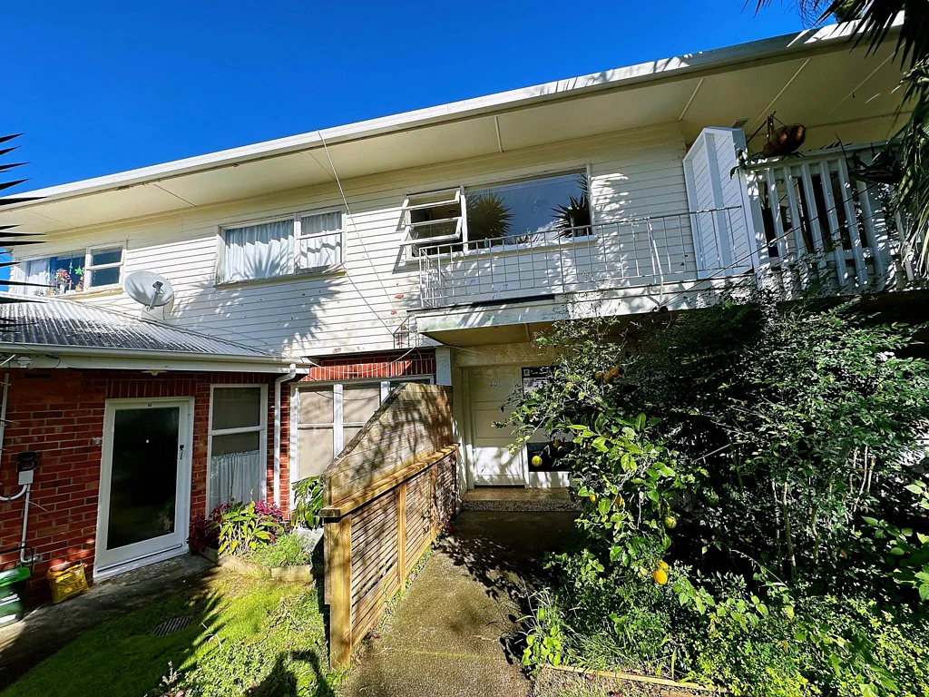 Private 2 Bedroom Unit – Water Included!
