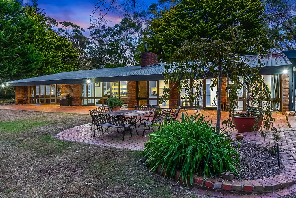 Macedon 4ਬੈੱਡਰੂਮ Lifestyle home on 10 acres in total privacy, with natural beauty and comfort living