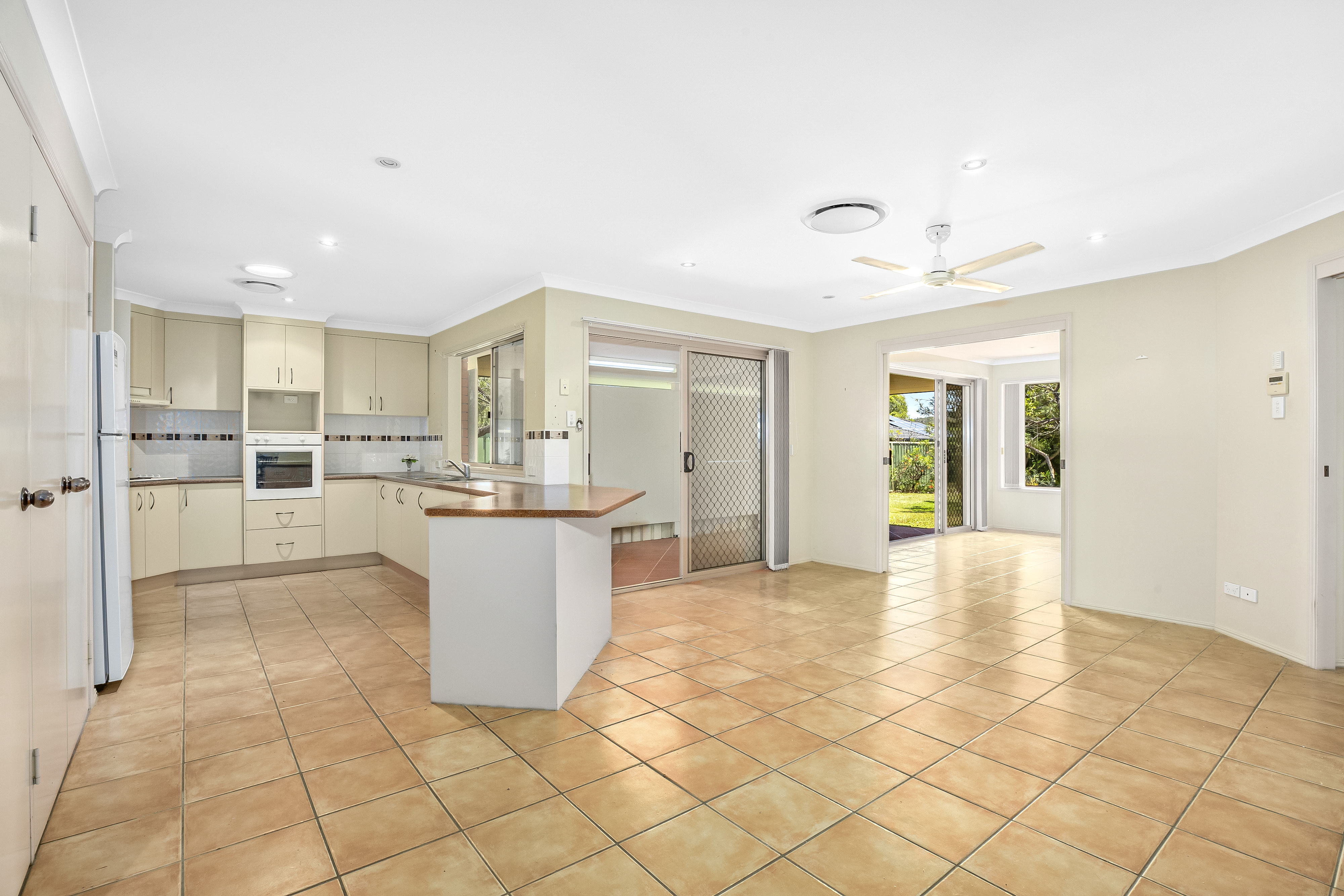 27 CANBERRA AV, COOLOOLA COVE QLD 4580, 0 habitaciones, 0 baños, House