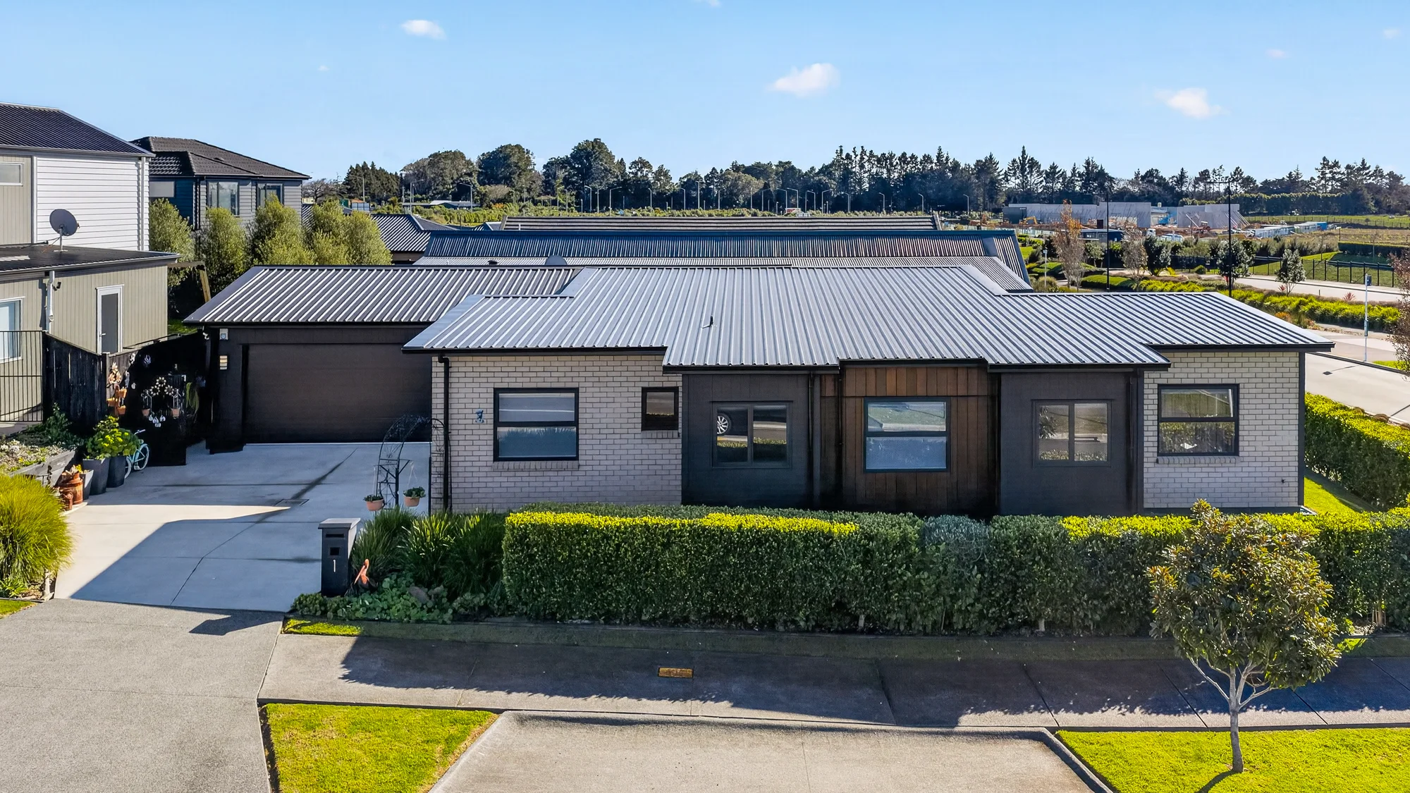 Karaka 3 Slaapkamer RELOCATED! THIS IS A MUST SELL!!
