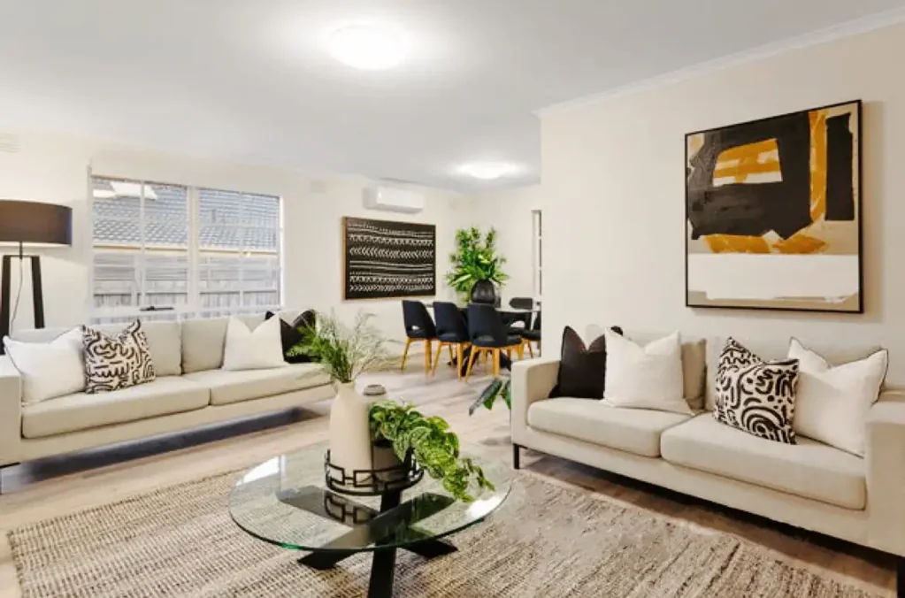 Prime Lakeside Location Modern HOME