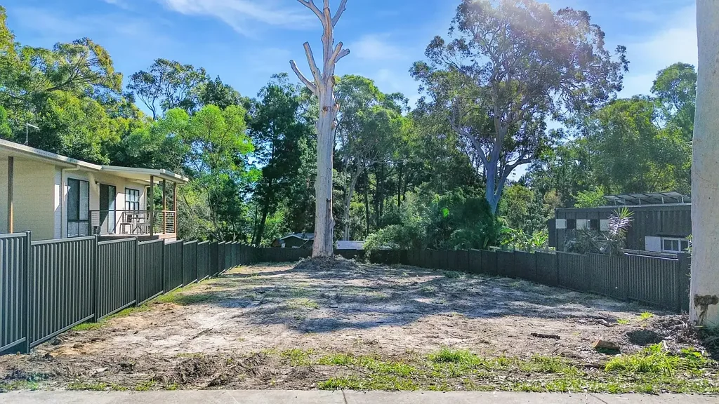 Macleay Island Partially Cleared and Fenced - walking distance to Dalpura Beach