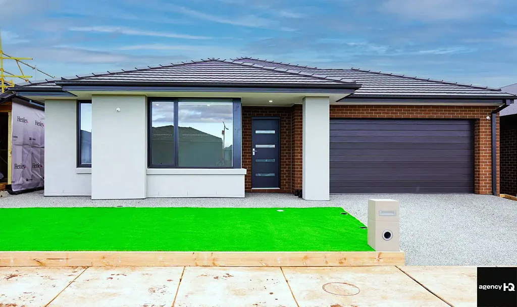 Brand New Modern Family Home with 2 Living and study