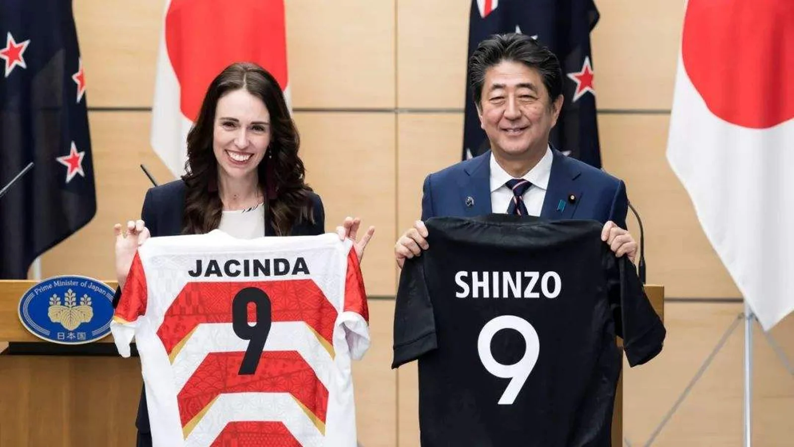 都是性丑闻惹的祸？新西兰总理首访日本闹出尴尬（視頻）｜奥克兰警方昨晚在皇后街上引爆了可疑的慢炖锅｜港人买家涌入房地产市场