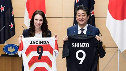 都是性丑闻惹的祸？新西兰总理首访日本闹出尴尬（視頻）｜奥克兰警方昨晚在皇后街上引爆了可疑的慢炖锅｜港人买家涌入房地产市场