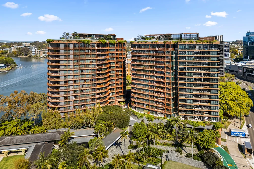 Toowong 2 Slaapkamer Monarch Residences - Sophisticated Riverside Living with Contemporary Appeal
