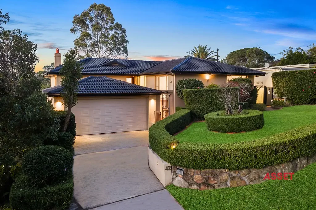 East Killara 5Moenga North to Rear - Stunning Valley Views - East Killara's Best Pocket 
Walk Killara High, rail, bus to city & Lindfield rail