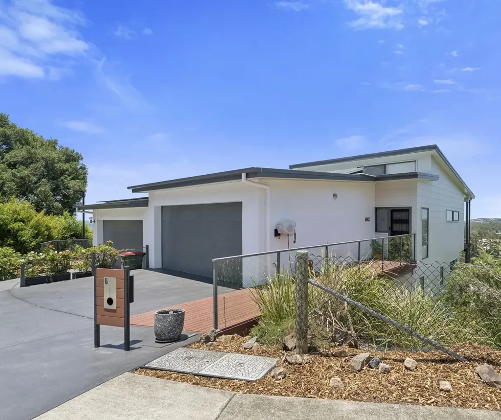Coffs Harbour 3Zimmer Convenient Coastal Living with Elevated Ocean Views