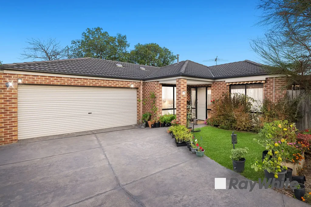 Narre Warren South 3房  SPACIOUS FAMILY COMFORT IN A SERENE SETTING!
