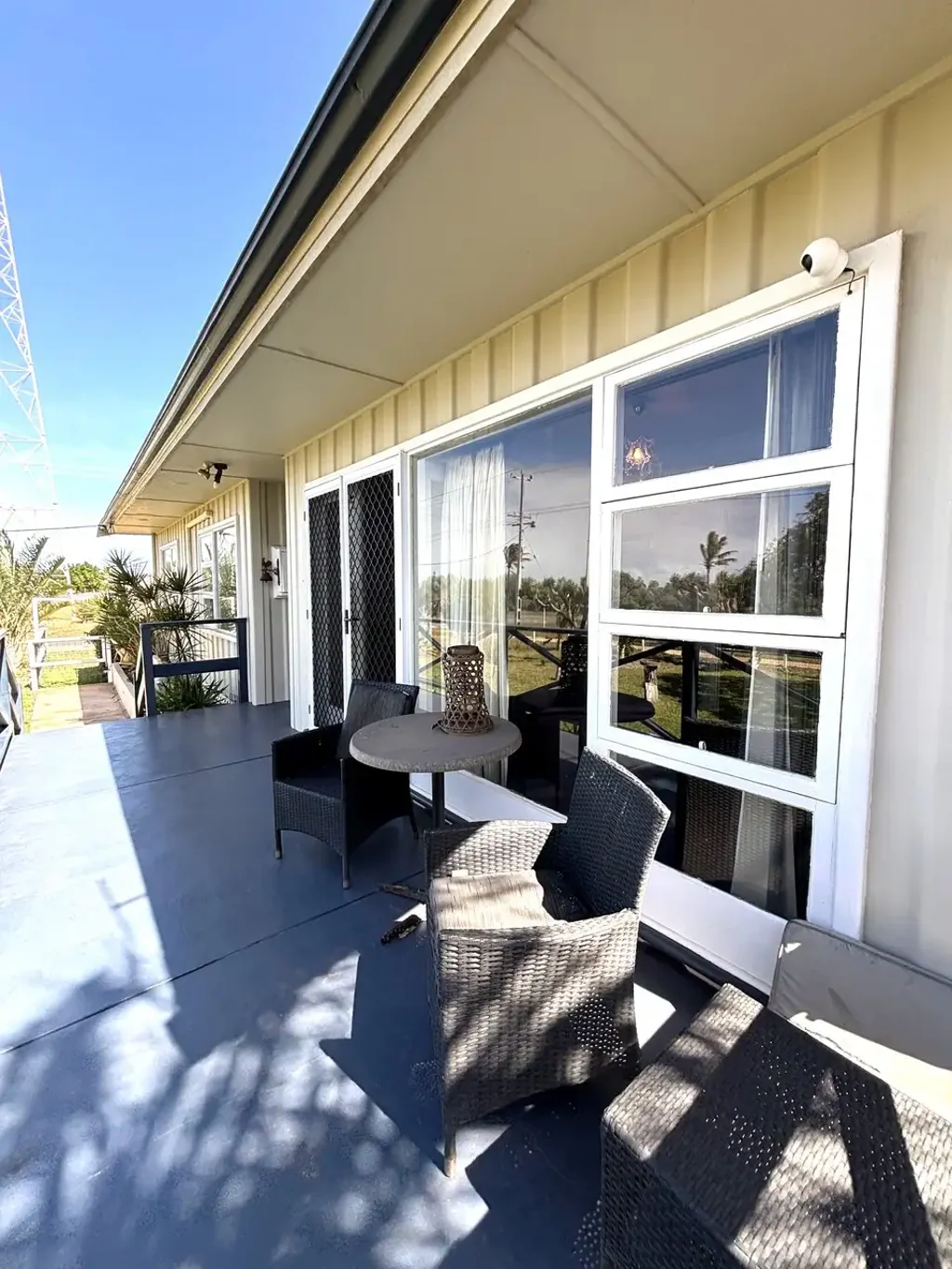 East Carnarvon 3 Bedroom Elevated Corner Property