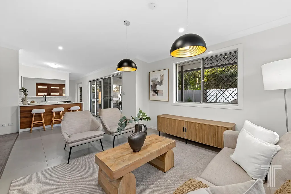 Holland Park West 4Phòng ngủ Private Position, Dual Street Access and Beautiful Renovation