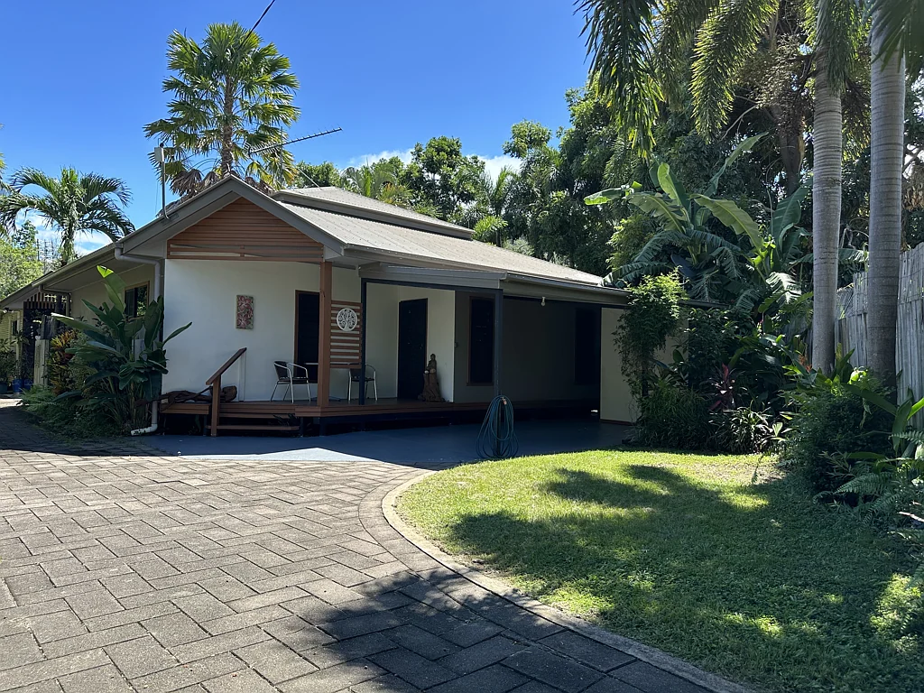 Nelly Bay 2침실 Tenanted Investment: Villa with beautiful garden outlook and low outgoings