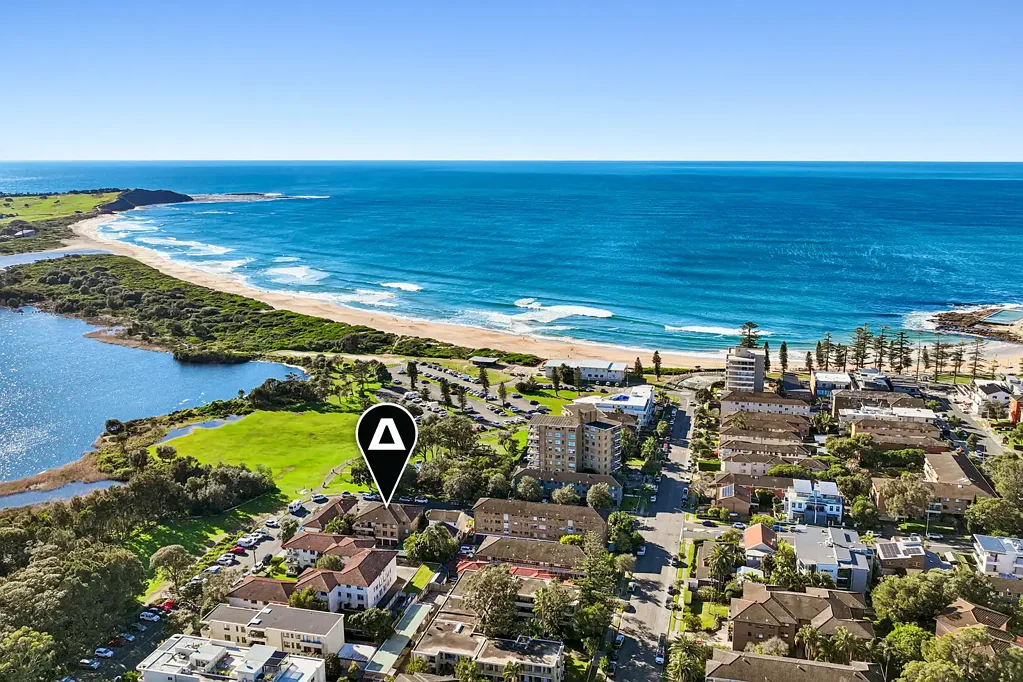 Dee Why 2房 阳光精品生活，距 Dee Why Beach 仅数步之遥 Sunlit Boutique Living Footsteps from Dee Why Beach