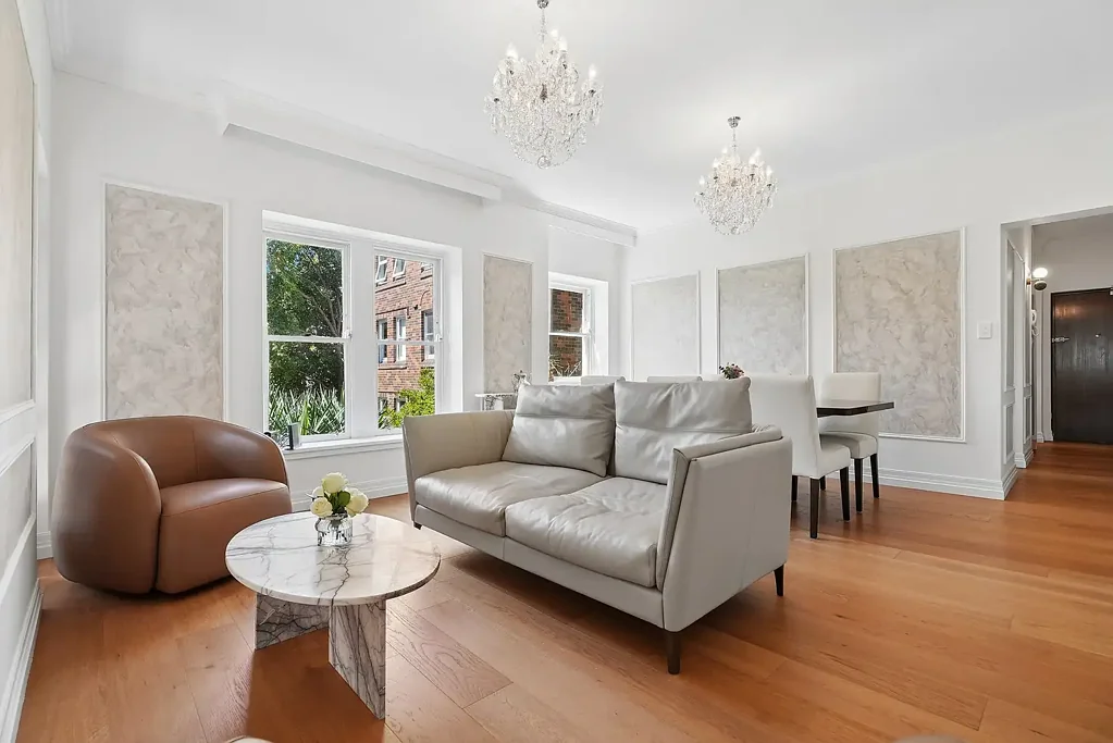 Bellevue Hill 2બેડરૂમ North-Facing Art Deco Apartment with Bespoke Renovation and Leafy Outlook