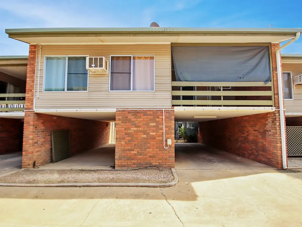Katherine 3部屋 Solid Brick Townhouse – Priced to Sell!