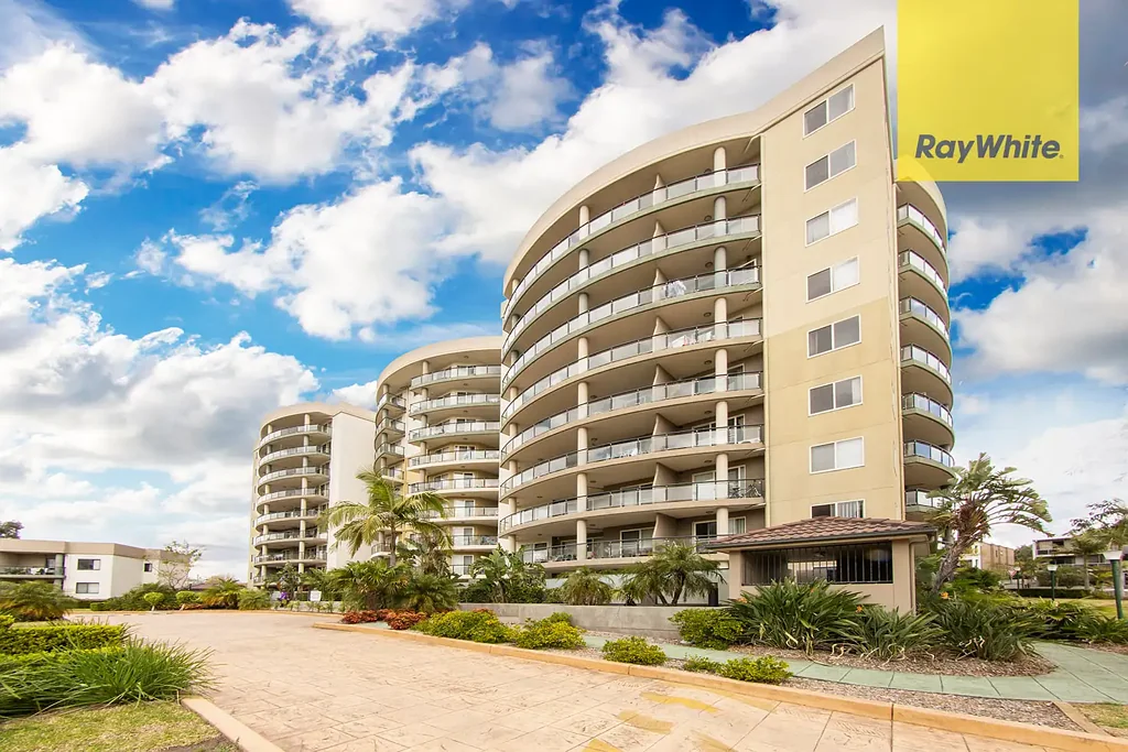 Two Bedroom Apartment In Prime Position!