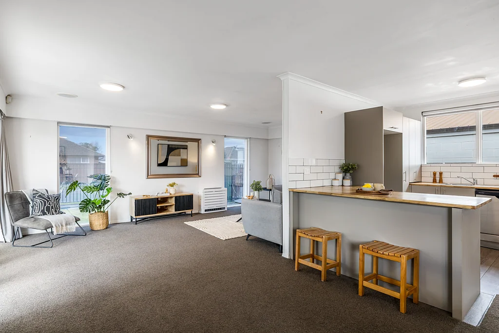 Avondale 2ห้องนอน Move-In Ready & Full of Potential!