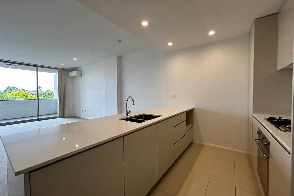 Large two bedroom apartment in Prime location!