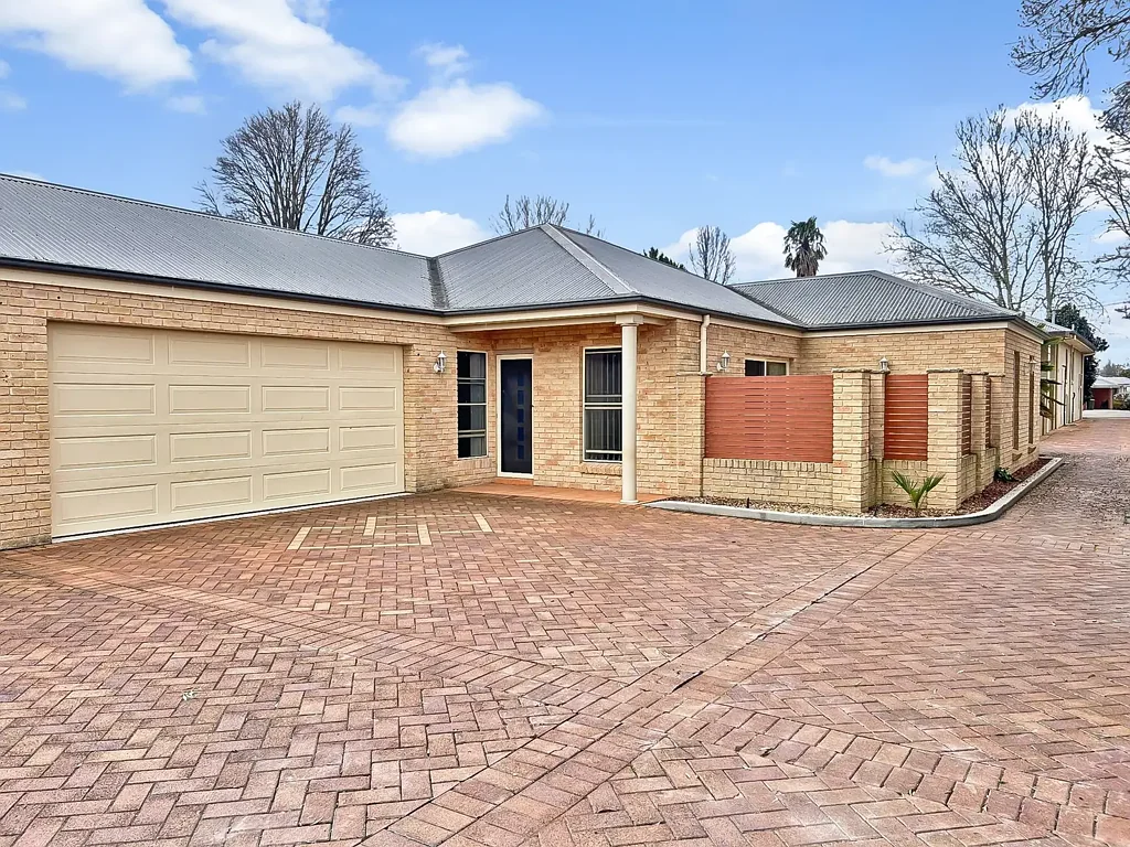 Bathurst 3ห้องนอน Torrens Title Unit in Prime Location