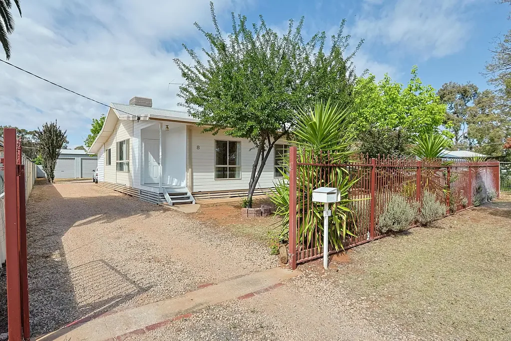 Robinvale 3Kwarto Freshly Painted and Well-Located Home