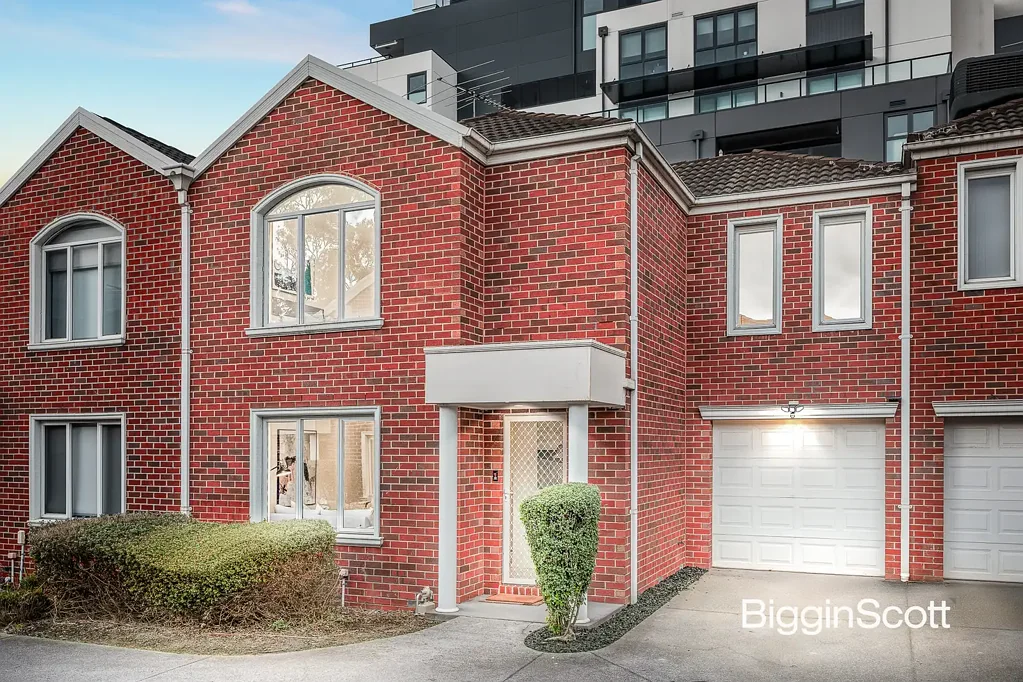 Ringwood 3 Bedroom ADORE THE MODERN FEEL, GREAT FUNCTIONALITY, AND DREAM RINGWOOD LOCATION!