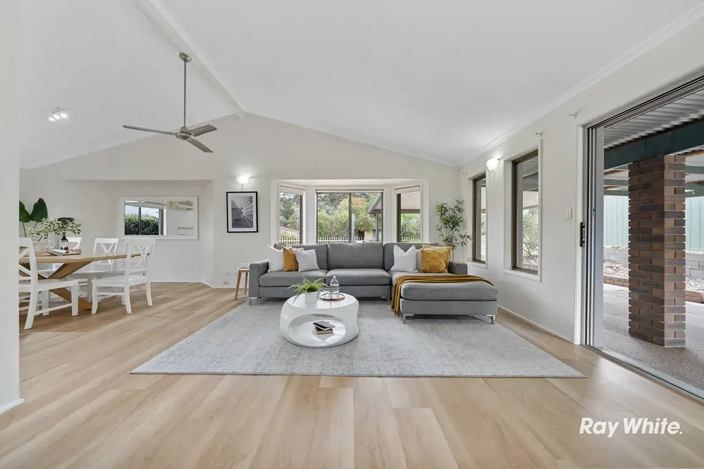 Springwood 5कमरा Substantial Chatswood Hills Residence with 5 bedrooms + Self-Contained Separate Studio & Location Close to Everywhere