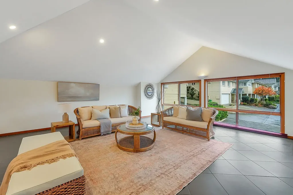 Avoca Beach 4ห้องนอน Townhouse living, house-sized space