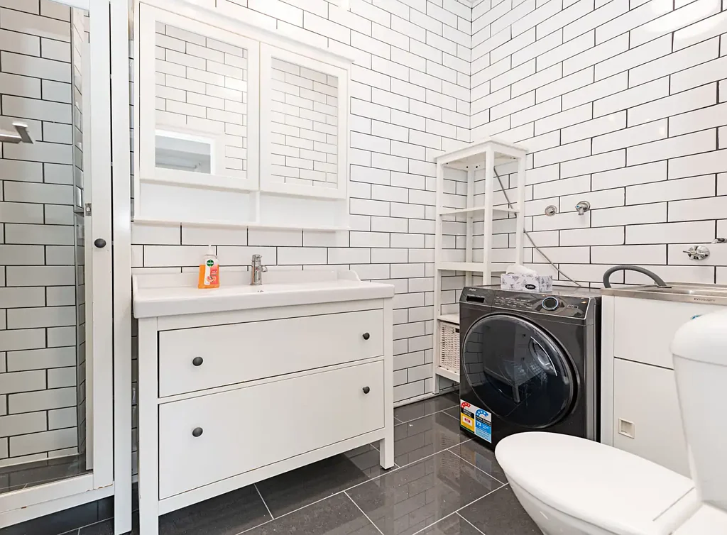 2-Bedroom Unit in the Heart of Melbourne Uni Campus *Furnished