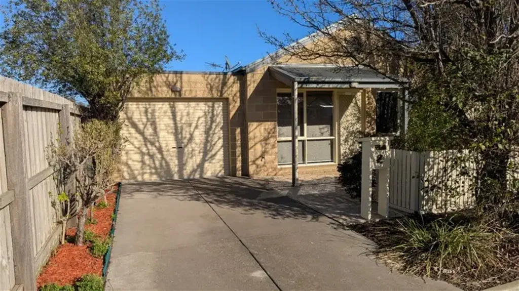 Delightful, sunny, well presented 2 bedroom unit in the sought after area of Riddells Creek.