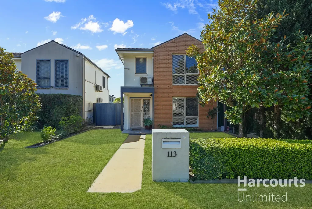 Woodcroft 3 Bedroom Bright & Spacious Duplex - Walk to Everything - No Strata!