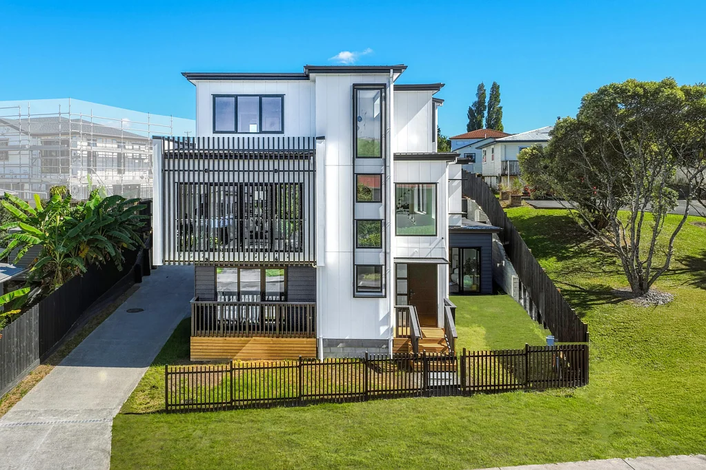 Henderson 5部屋 Modern Living on a Grand Scale!