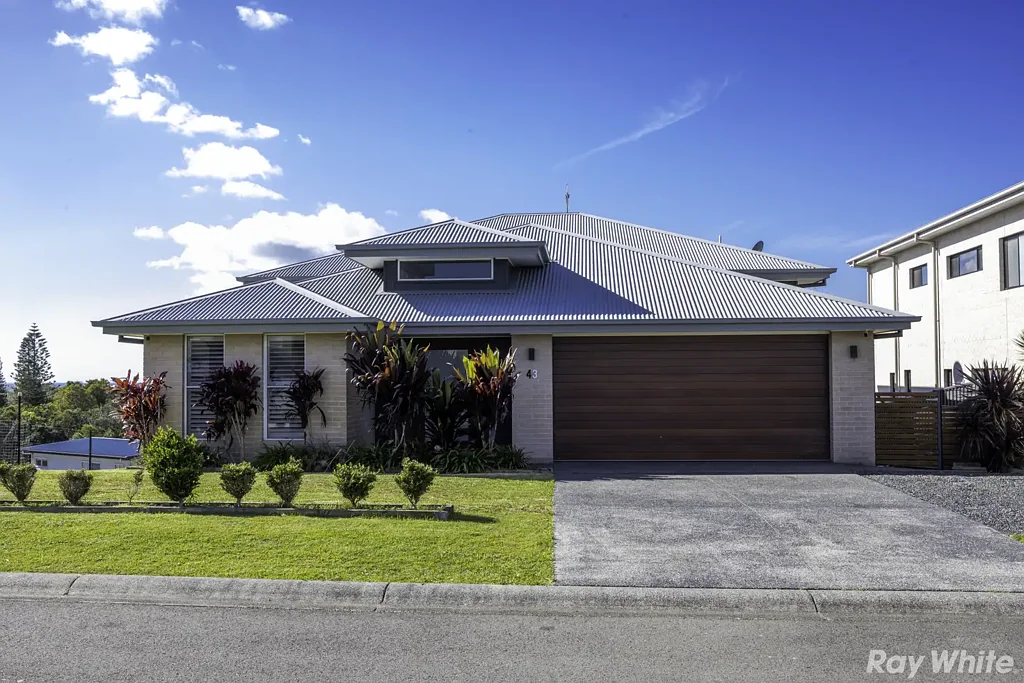 4 BEDROOM HOME STUNNING OCEAN VIEWS!