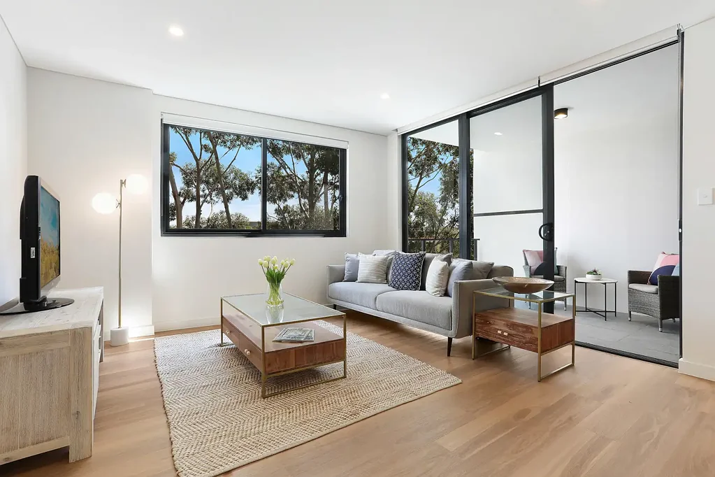 Sky Residence – Spacious, Sunlit Luxury with Breathtaking District Views
