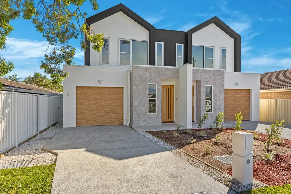 Umina Beach 4房  Brand New Coastal Luxury - Torrens Title Duplex 650m to the Beach.