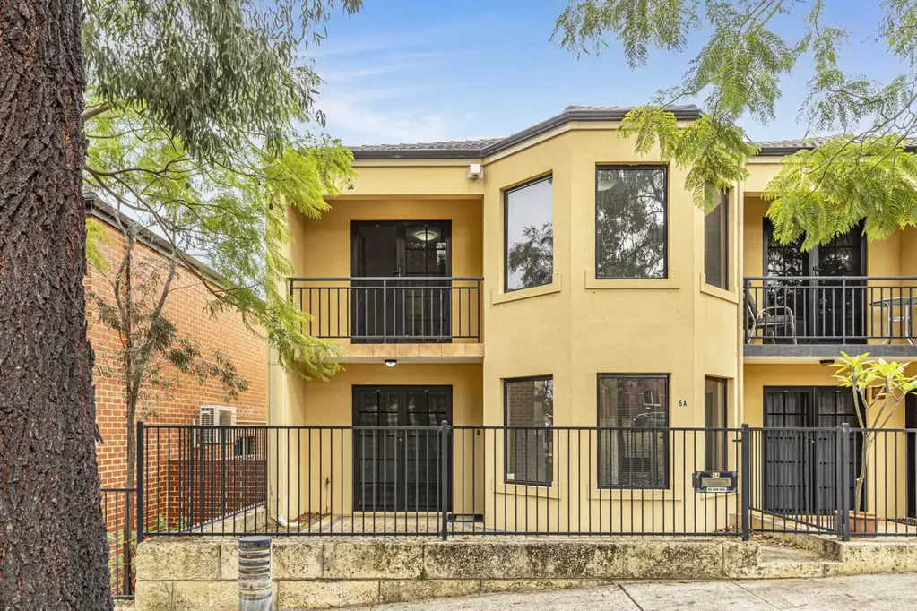 Joondalup 5房  Space, Flexibility & Location - 4x2 House plus 1x1 Apartment