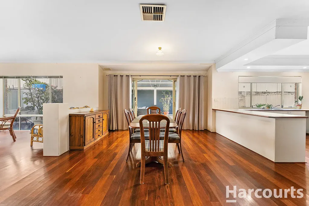 Lakelands 4 Bedroom Renovator's Reward in Prime Lakelands Location