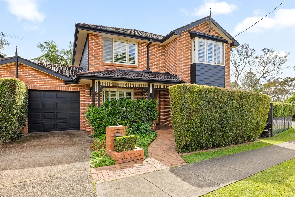 Gymea Bay 5 Bedroom Relaxed Family Living in Gymea Bay