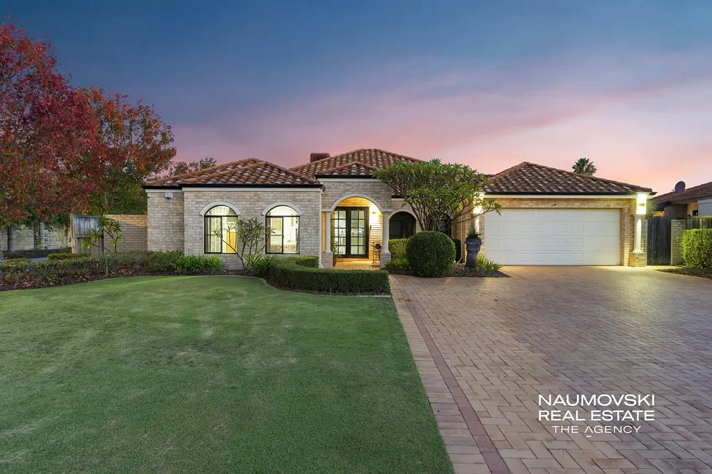 Ellenbrook 5房  POOLSIDE PARADISE FOR THE WHOLE FAMILY!