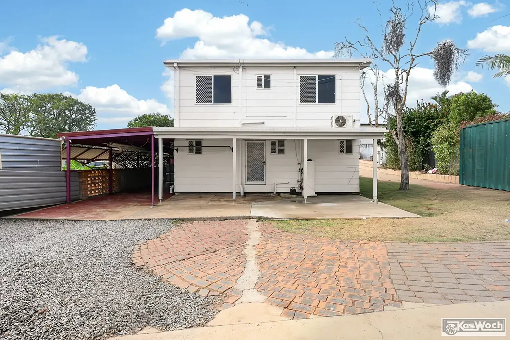 Wandal 6Kwarto LARGE DUAL DWELLINGS. WANDAL HEIGHTS. GREAT FOR DUAL  FAMILIES.